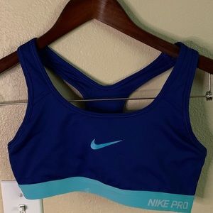Nike pro sports bra